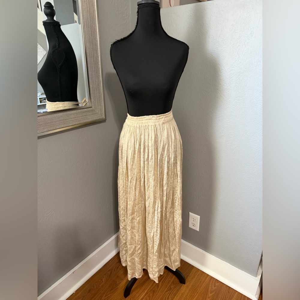 Venus Whimsical Flowy Beige Shimmer Pleated Maxi Skirt Size 2XL.